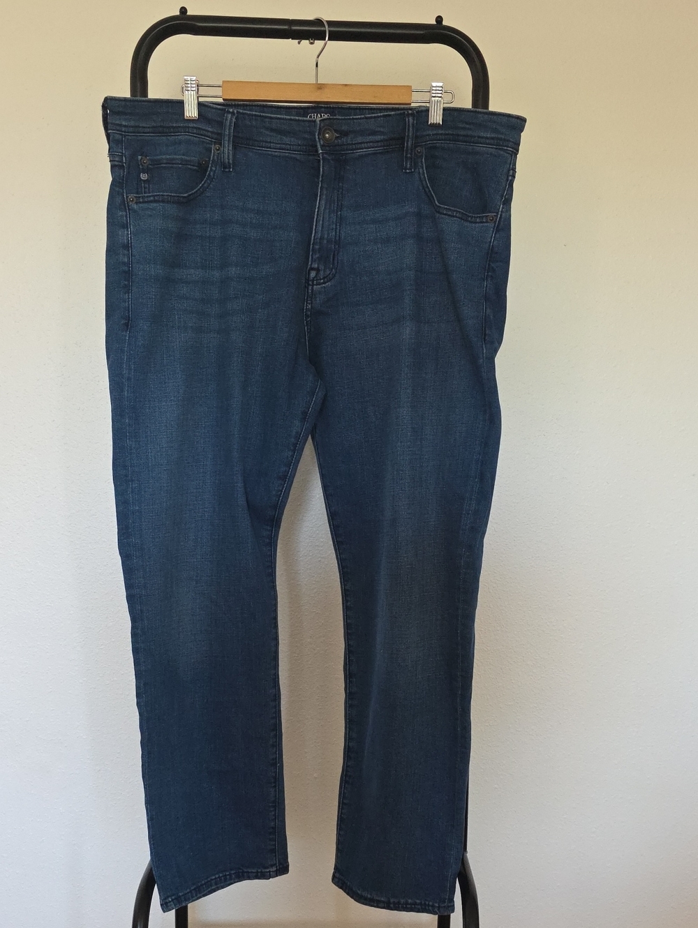 Chaps Men's Dark Blue Relaxed Fit Jeans. 40Wx32L.